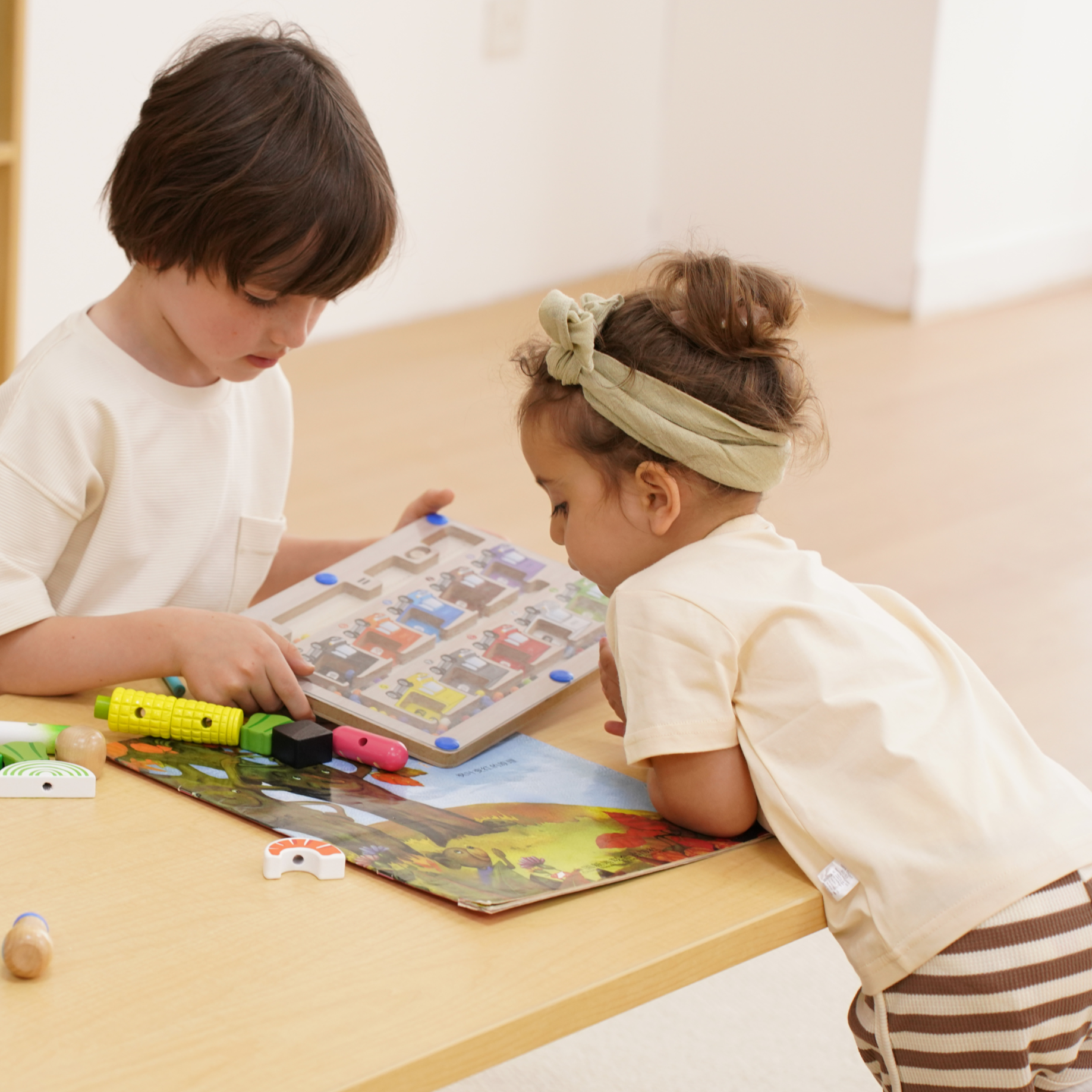 Square Adjustable Kids Classroom Table – 30"×30", 13" to 17" Height