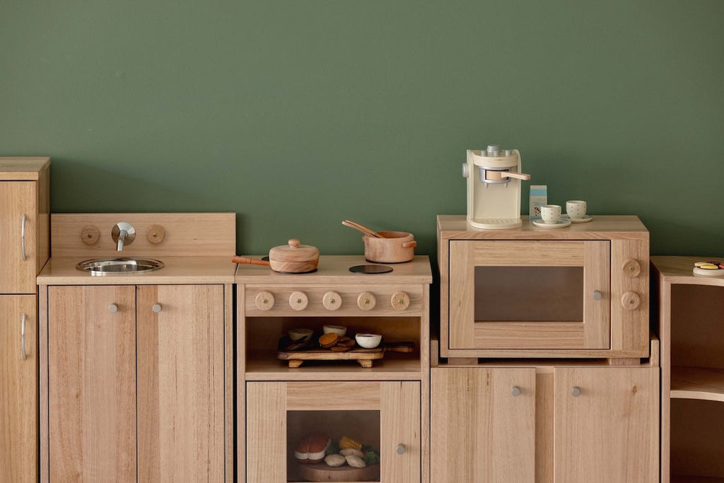 Tas Oak Kitchen Set, Fridge & Quarter Circles