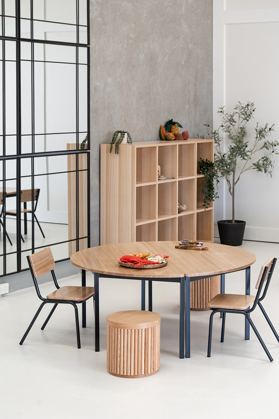 Tas Oak Hardwood Round Table 29.5 in