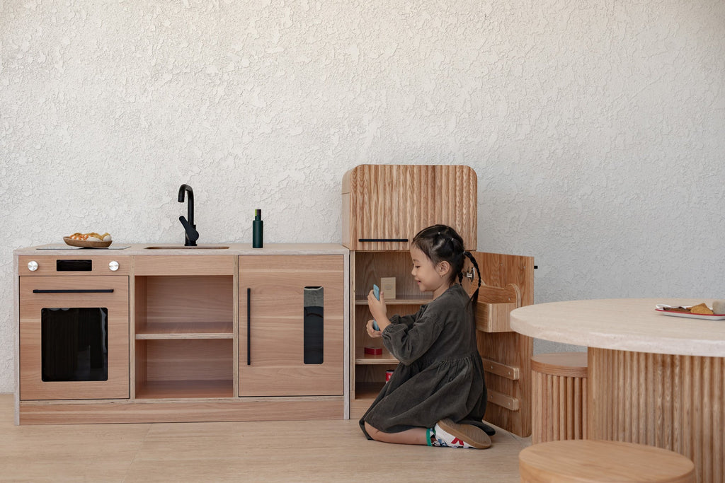 Travertine Kinder Kitchen & Oak Fluted Fridge
