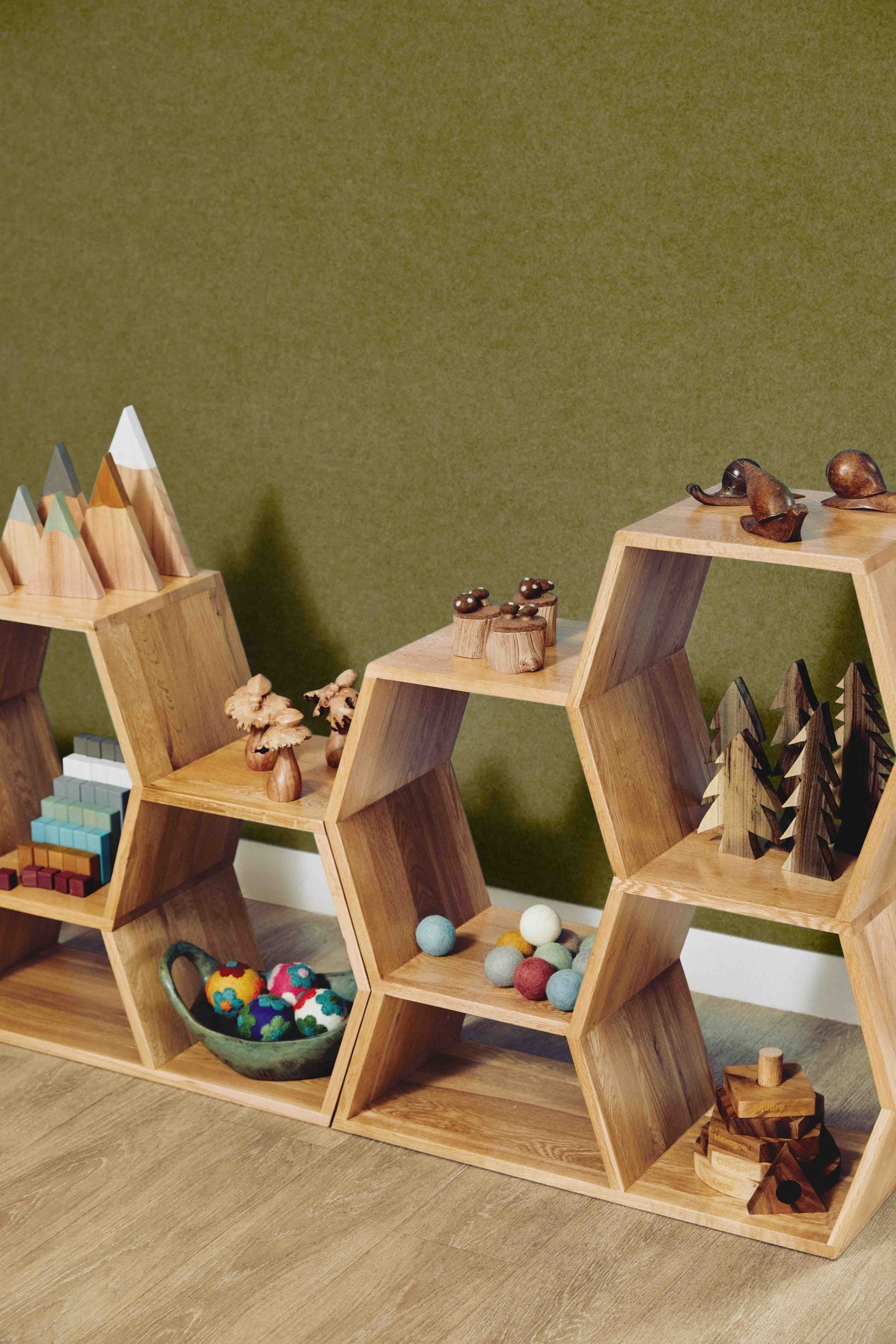 Oak Medium Honeycomb Display Shelf