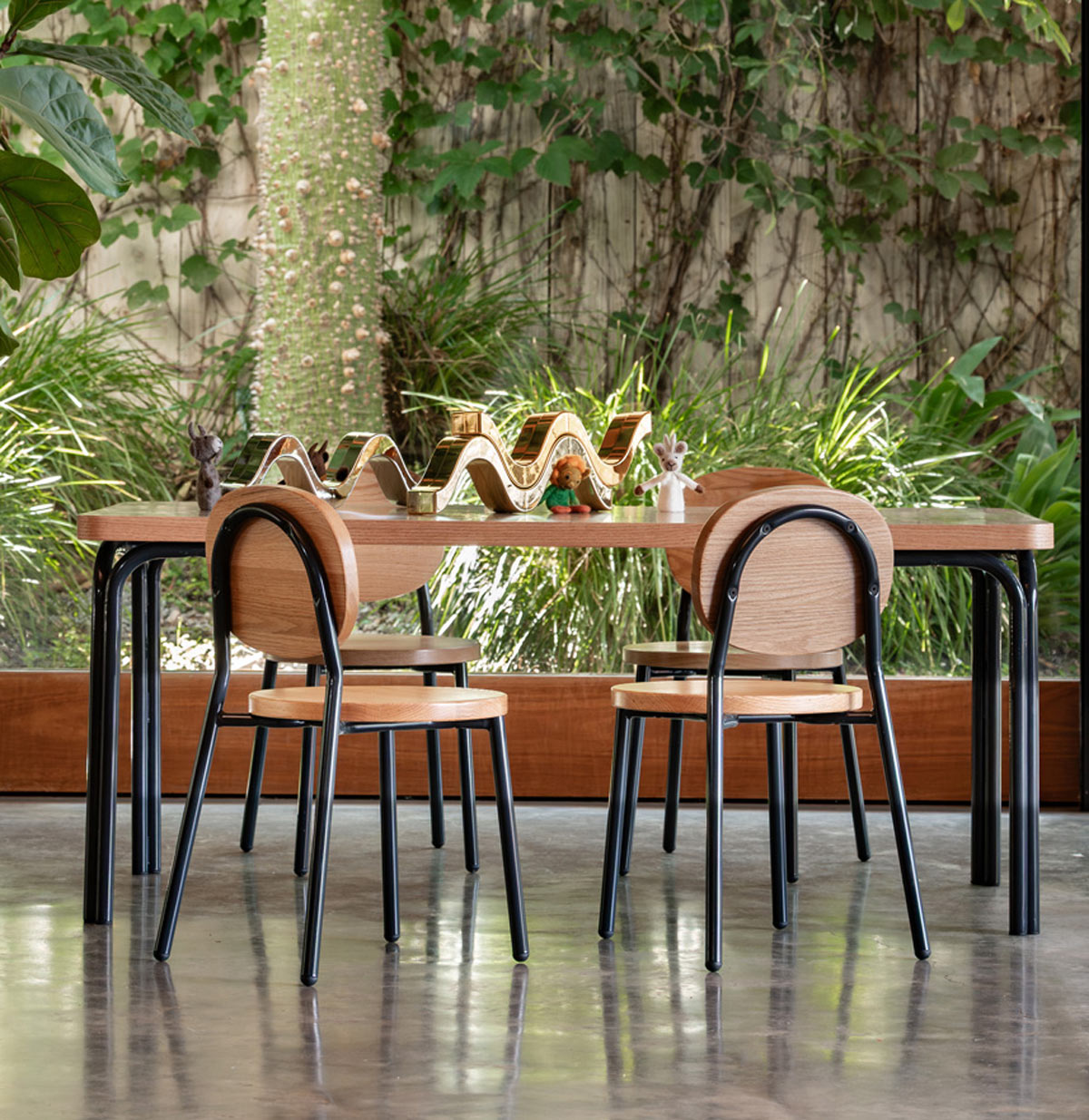 Oak Ottie Round Table