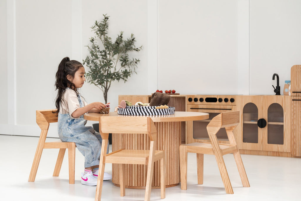 Oak Fluted Round Table