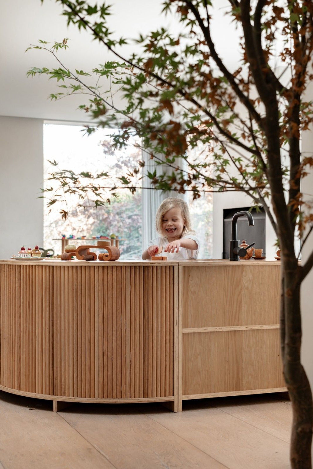 Oak Fluted Corner