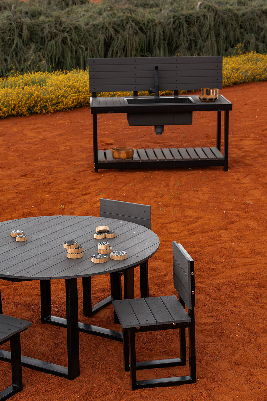 Outdoor U-Frame Round Table
