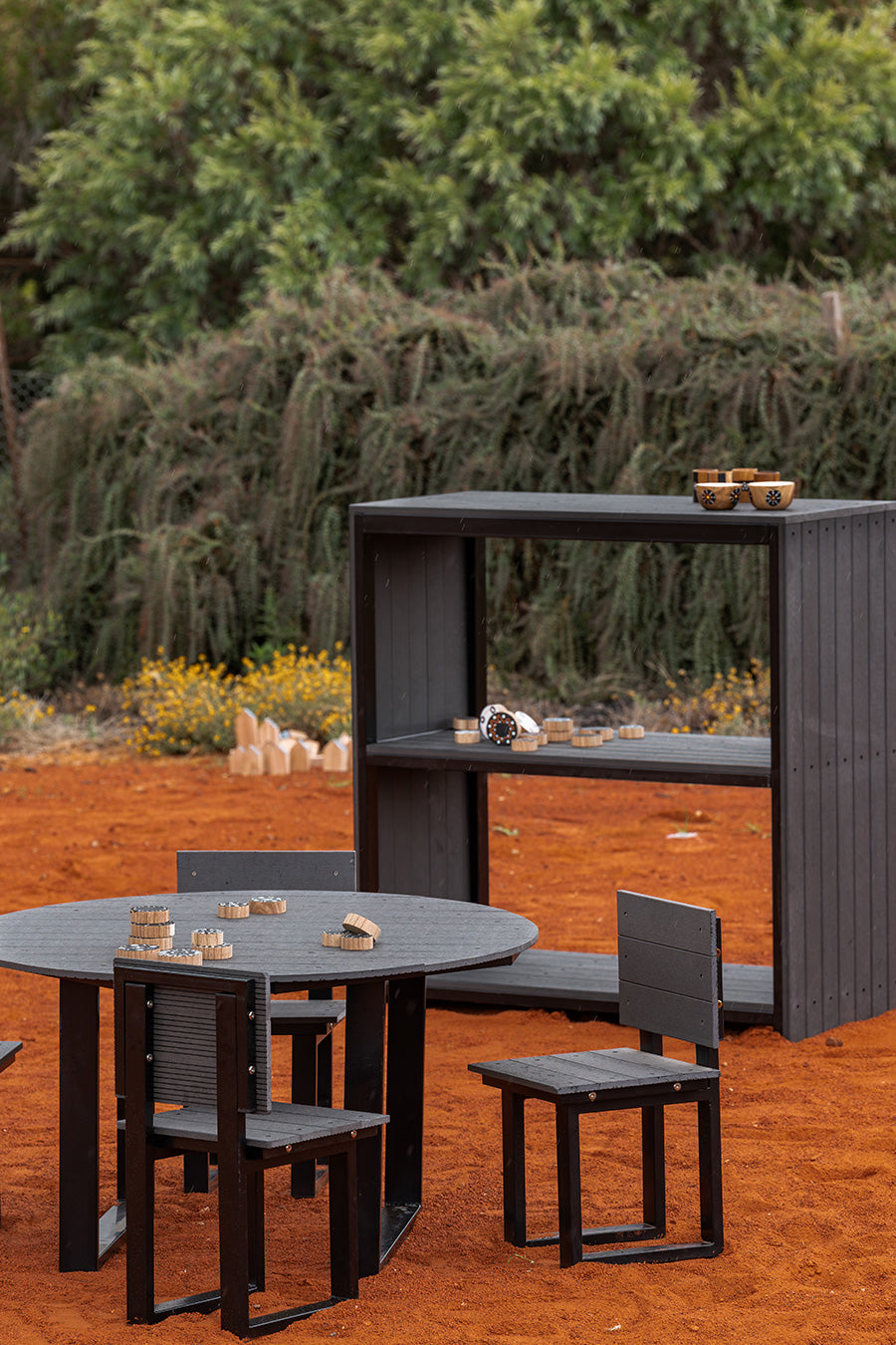 Outdoor U-Frame Round Table